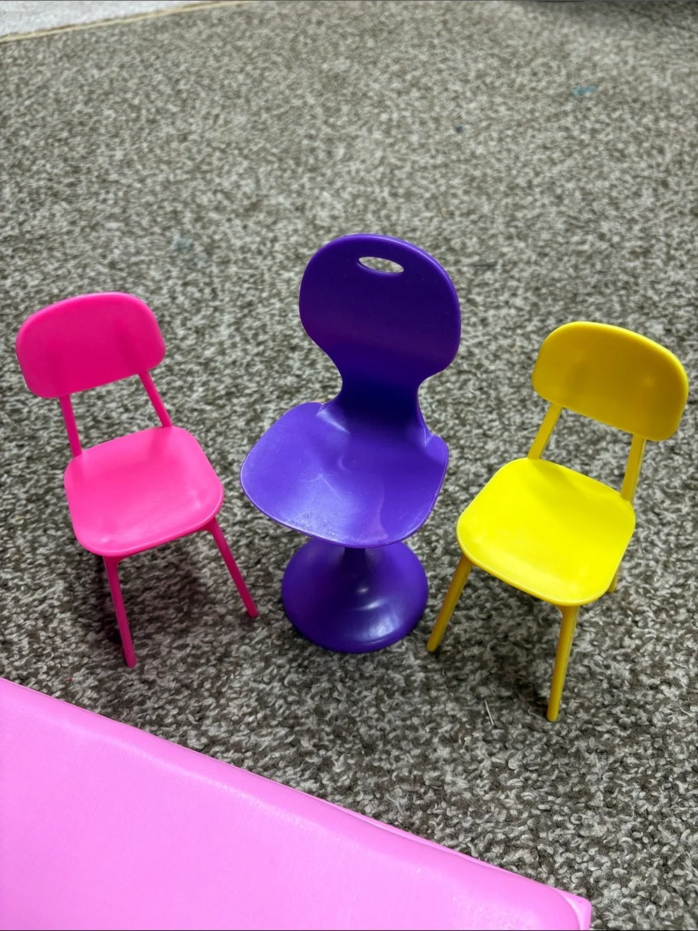 Barbie Furniture - Chairs, Pink Bed, Rug/Blanket